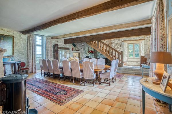 Propriété historique avec piscine, verger et vues sur la campagne