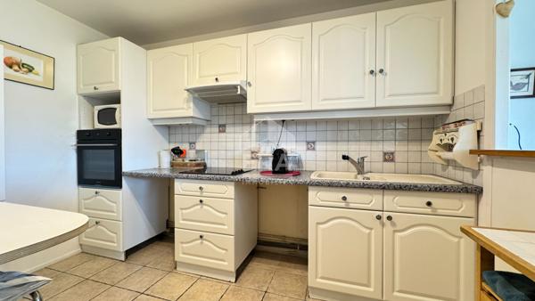 A VENDRE DANS RESIDENCE AVEC ASCENSEUR APPARTEMENT T4  AVEC CAVE ET  DEUX PARKING COUVERT