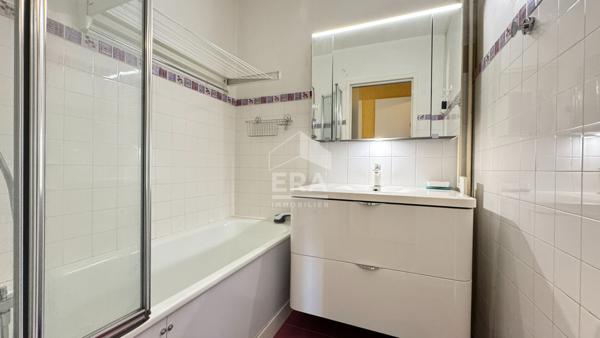 A VENDRE DANS RESIDENCE AVEC ASCENSEUR APPARTEMENT T4  AVEC CAVE ET  DEUX PARKING COUVERT