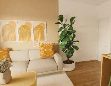 Plusieurs appartements T2 entièrement rénovés à neuf disponibles dans la commune de Fougères !!! à moins de 100 000€
À deux pas du Forum, sur les abords de la ville, je vous propose cette opportunité rare sur le marché que ce soit pour une résidence principale, un premier achat ou un investissement locatif à fort potentiel.

Une solution clé en main !
- A moins de 100 000€ acte en main
- Forte rentabilité locative
- Optimisation Fiscale et possibilité de défiscalisation selon votre situation
- Meublés ou non 
- Travaux couverts par une garantie décennale
- Partenaire de confiance et suivi chantier de A à Z

Le projet fait parti d'un programme global de rénovation complète de l'immeuble (9 lots), suivi par des professionnels reconnus pour leur savoir-faire et leur rigueur. 
Le modèle : Un appartement de type T2 comprenant une pièce de vie avec cuisine ouverte, une chambre, une salle d'eau et un WC.
Livraison prévisionnelle : 15 mois
DPE visé : minimum D
Surface des appartements de 23,5 à 33 m2

Cette opportunité est conditionnée à la réalisation des travaux par une entreprise partenaire historique, tous corps d'état et cette organisation garantit une parfaite cohérence du projet, un suivi de chantier maîtrisé et une livraison simultanée de l'ensemble des logements.
Les devis travaux sont déjà établi et fixe et n'attendent plus que vous ! 

Déjà 5 lots de vendus !!! plus que 4

En option : T2 meublé (Mobilier, électroménager, décoration...)

Vidéo d'une réalisation type pour illustrer le projet !
Contactez moi pour plus d'informations !!