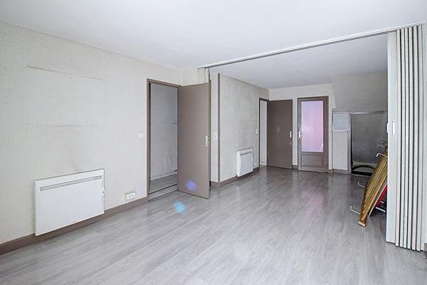 À VENDRE EN EXCLUSIVITÉ - Local de 77 m² à TRANS EN PROVENCE