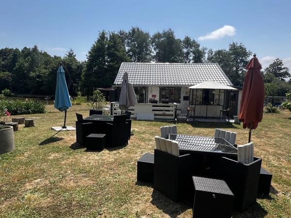 Camping avec lac de pêche dans un emplacement paisible