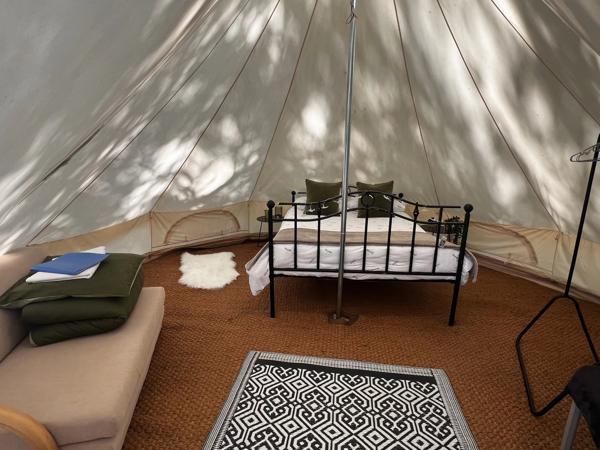 Camping avec lac de pêche dans un emplacement paisible