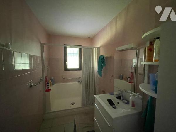 Olivet, dans une secteur calme et recherché, venez visiter cette maison d environ 90m², composé...