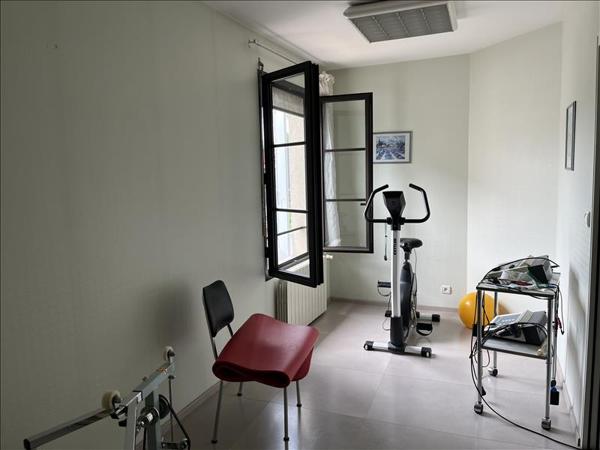 Local commercial à louer |  CHALAIS |  4 pièces | 81 m²