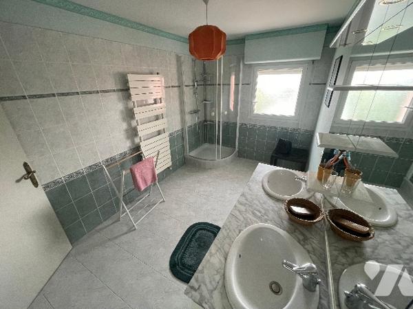 Grande Maison Familiale avec Garages – 65690 Barbazan-Debat