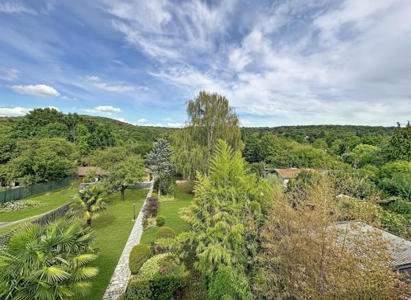 IGNY 295m2 surface utile FACE À LA NATURE : UNE MAISON FAMILIALE RARE