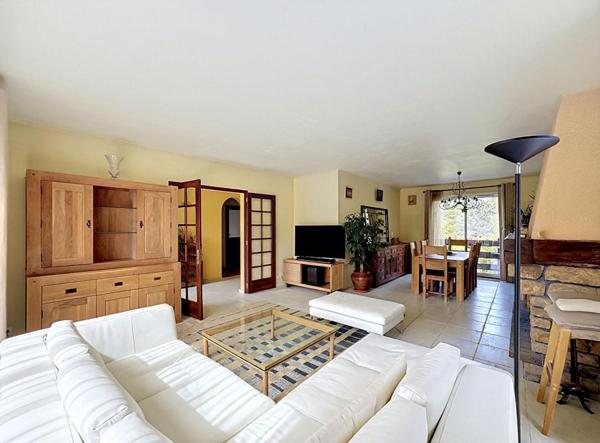IGNY 295m2 surface utile FACE À LA NATURE : UNE MAISON FAMILIALE RARE
