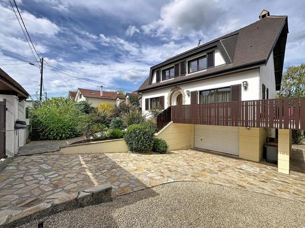 IGNY 295m2 surface utile FACE À LA NATURE : UNE MAISON FAMILIALE RARE