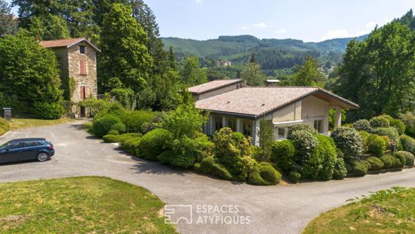 Villa d’architecte rénovée des seventies – belles prestations – piscine et jardin remarquable.