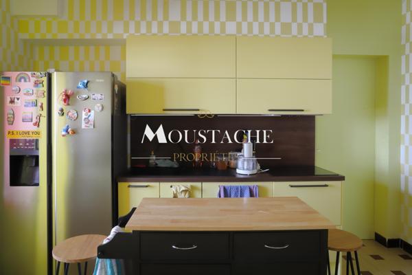 MAISON SEVENTIES AU CHARME AFFIRMÉ - PROCHE PLAGE & COMMERCES -