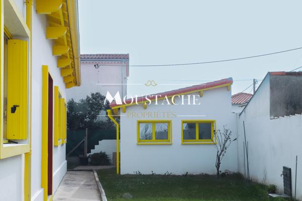 MAISON SEVENTIES AU CHARME AFFIRMÉ - PROCHE PLAGE & COMMERCES -