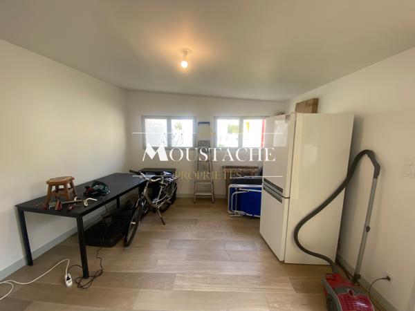 MAISON SEVENTIES AU CHARME AFFIRMÉ - PROCHE PLAGE & COMMERCES -