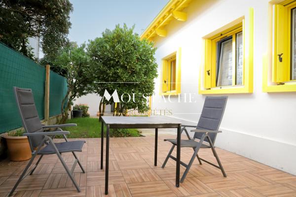 MAISON SEVENTIES AU CHARME AFFIRMÉ - PROCHE PLAGE & COMMERCES -