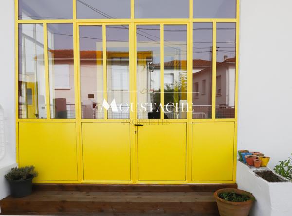 MAISON SEVENTIES AU CHARME AFFIRMÉ - PROCHE PLAGE & COMMERCES -