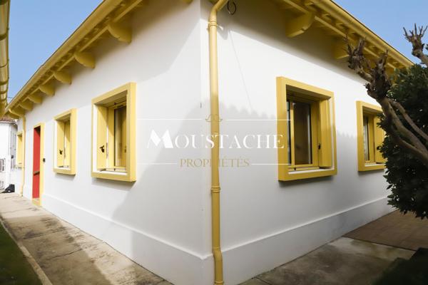 MAISON SEVENTIES AU CHARME AFFIRMÉ - PROCHE PLAGE & COMMERCES -