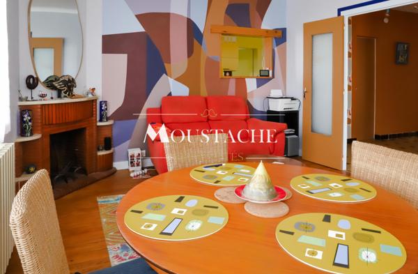 MAISON SEVENTIES AU CHARME AFFIRMÉ - PROCHE PLAGE & COMMERCES -