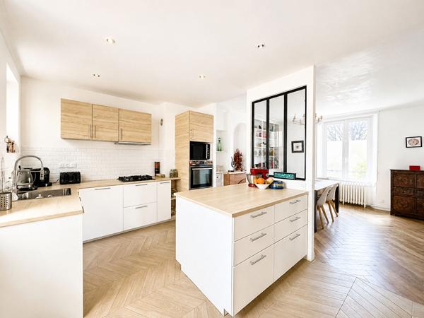 Maison 6 pièces 242 m2