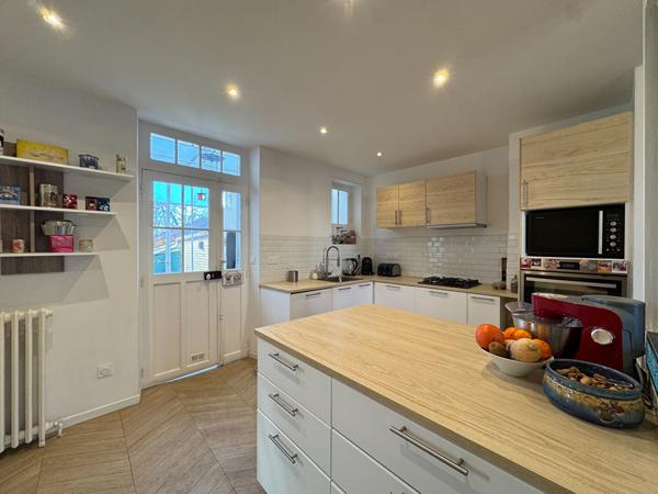 Maison 6 pièces 242 m2