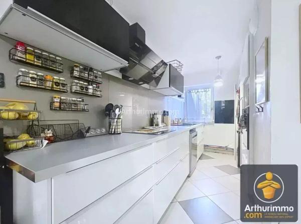 Vente                                                      Appartement
                        
                     5 pièces                      90 m2                     à Évry-Courcouronnes