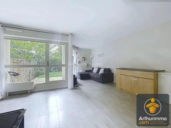 Vente                                                      Appartement
                        
                     5 pièces                      90 m2                     à Évry-Courcouronnes