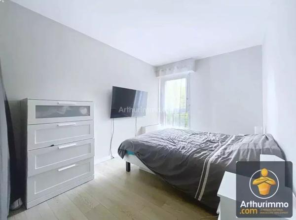 Vente                                                      Appartement
                        
                     5 pièces                      90 m2                     à Évry-Courcouronnes