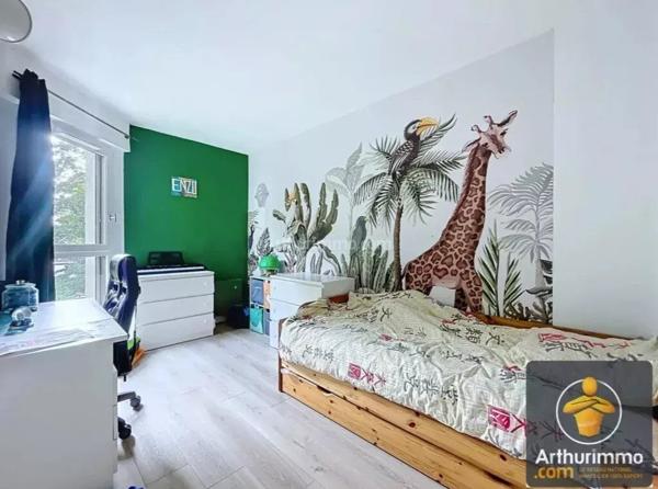 Vente                                                      Appartement
                        
                     5 pièces                      90 m2                     à Évry-Courcouronnes