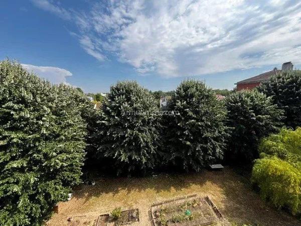 Location                                                      Appartement
                        
                     2 pièces                      49 m2                     à Joinville-le-Pont