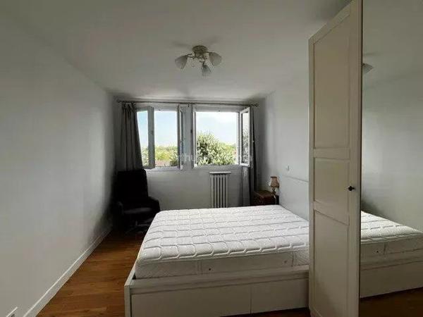 Location                                                      Appartement
                        
                     2 pièces                      49 m2                     à Joinville-le-Pont
