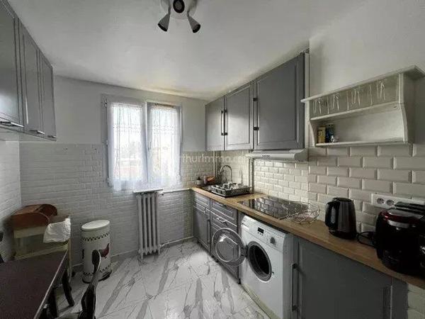Location                                                      Appartement
                        
                     2 pièces                      49 m2                     à Joinville-le-Pont