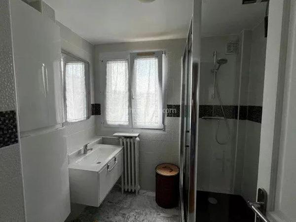 Location                                                      Appartement
                        
                     2 pièces                      49 m2                     à Joinville-le-Pont