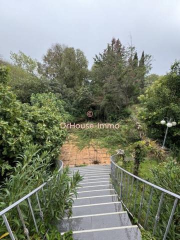 Commerce à vendre de 1 815 m²