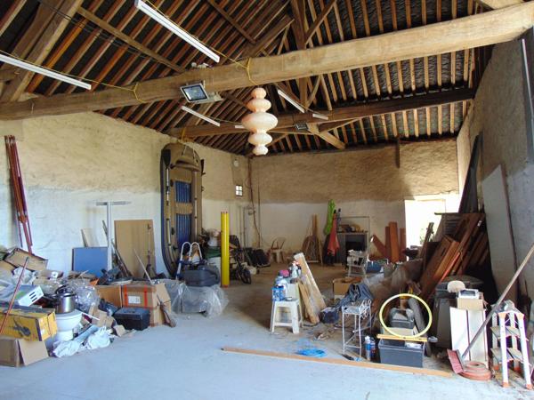 GRANDE LONGERE POSSIBILITE TRANSFORMER EN PLUSIEURS LOGEMENTS