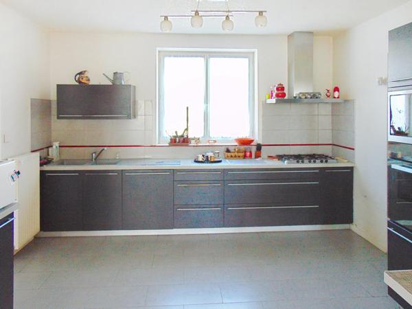 GRANDE LONGERE POSSIBILITE TRANSFORMER EN PLUSIEURS LOGEMENTS
