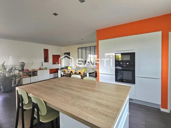 Maison récente avec piscine et vue sur la campagne