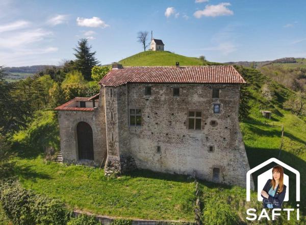 Ancien château de guet du XIe siècle – Surplombant la vallée de Chevrières