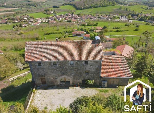 Ancien château de guet du XIe siècle – Surplombant la vallée de Chevrières