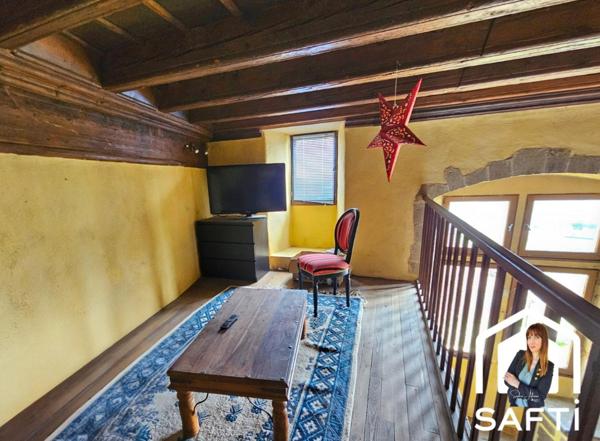 Ancien château de guet du XIe siècle – Surplombant la vallée de Chevrières