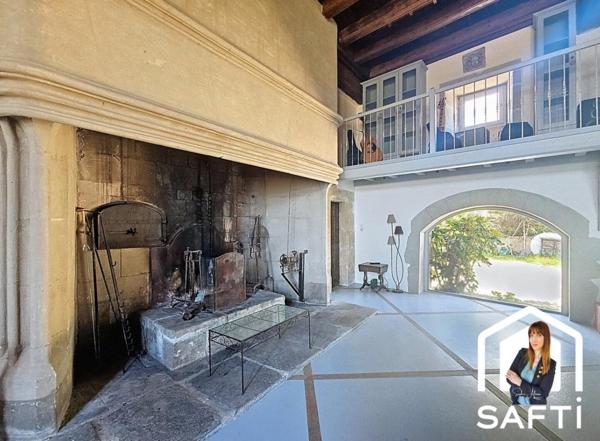 Ancien château de guet du XIe siècle – Surplombant la vallée de Chevrières