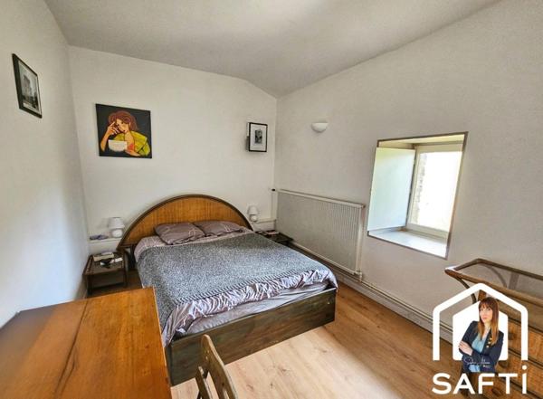 Ancien château de guet du XIe siècle – Surplombant la vallée de Chevrières