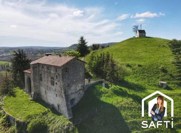 Ancien château de guet du XIe siècle – Surplombant la vallée de Chevrières