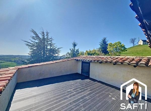 Ancien château de guet du XIe siècle – Surplombant la vallée de Chevrières