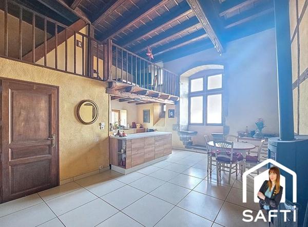 Ancien château de guet du XIe siècle – Surplombant la vallée de Chevrières