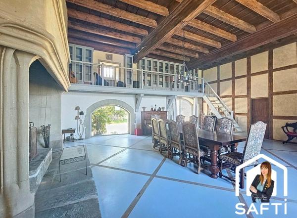 Ancien château de guet du XIe siècle – Surplombant la vallée de Chevrières