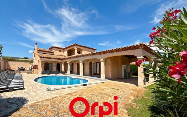 Maison à vendre    6 pièces • 192,76 m2 Saint-Cyr-sur-Mer