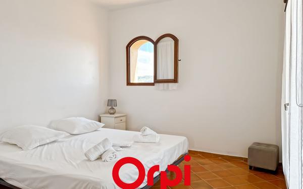 Maison à vendre    6 pièces • 192,76 m2 Saint-Cyr-sur-Mer