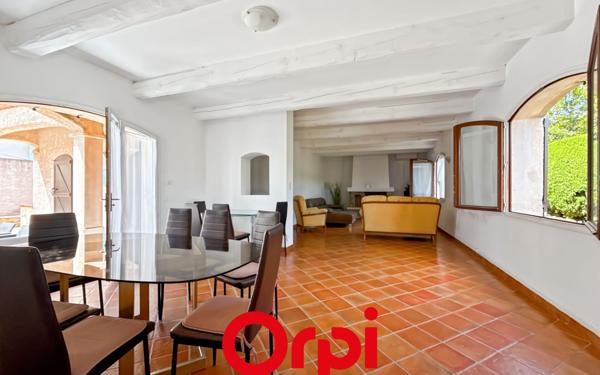 Maison à vendre    6 pièces • 192,76 m2 Saint-Cyr-sur-Mer