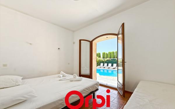 Maison à vendre    6 pièces • 192,76 m2 Saint-Cyr-sur-Mer