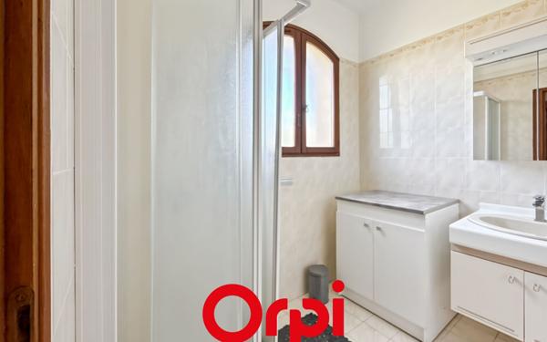 Maison à vendre    6 pièces • 192,76 m2 Saint-Cyr-sur-Mer