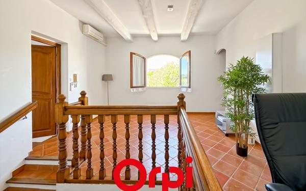 Maison à vendre    6 pièces • 192,76 m2 Saint-Cyr-sur-Mer